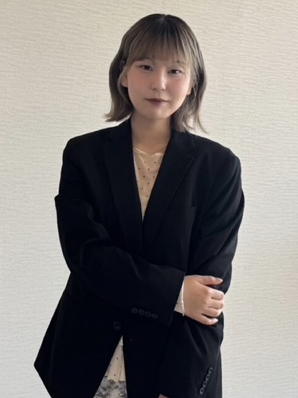 アシスタント女性