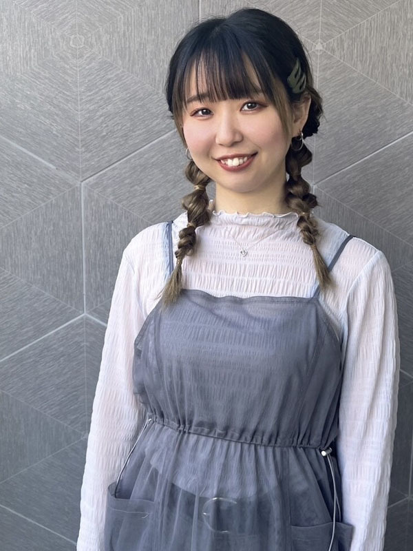 女性スタイリスト