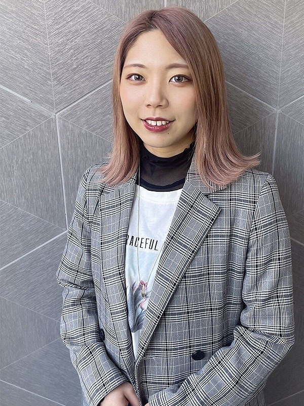 女性スタイリスト