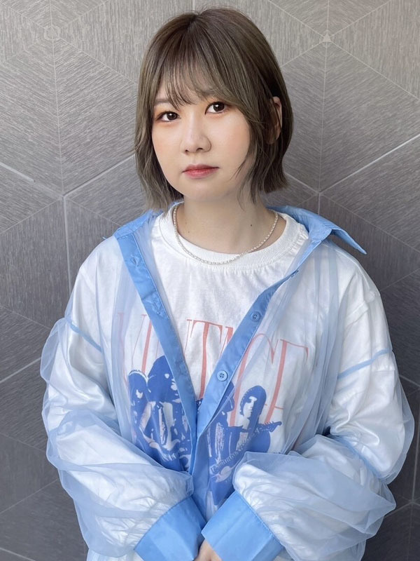 女性スタイリスト