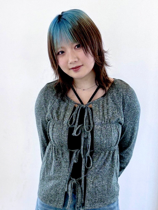 アシスタント女性
