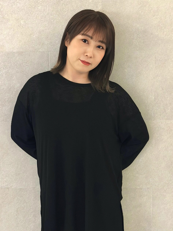 スタイリスト女性