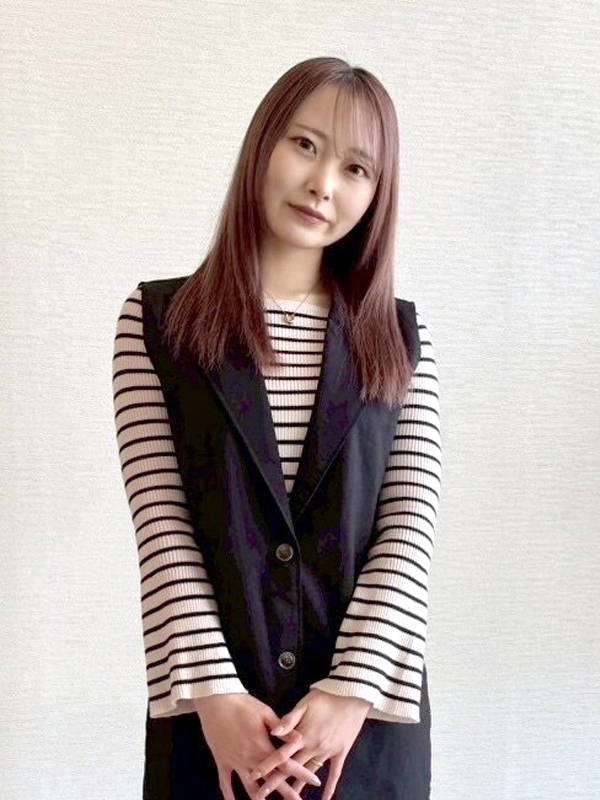 アシスタント女性