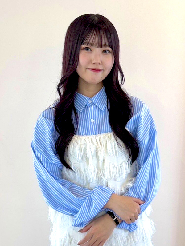 アシスタント女性